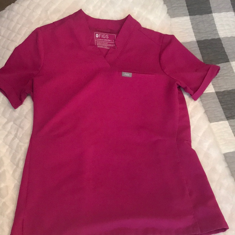 FIGS size S Raspberry scrub top